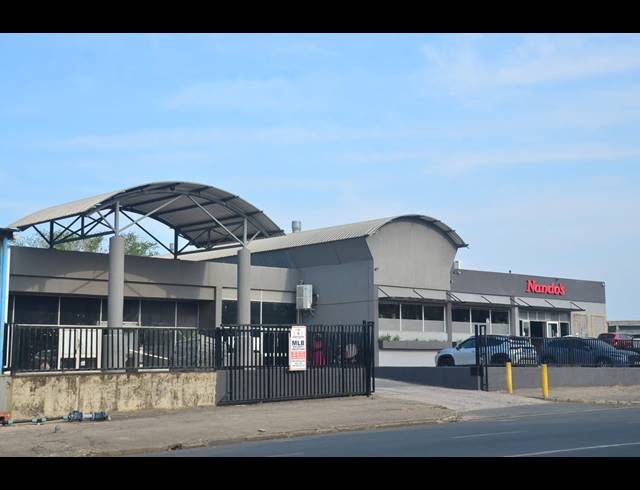 4,155M² BUSINESS CENTRE FOR SALE IN STANGER CENTRAL